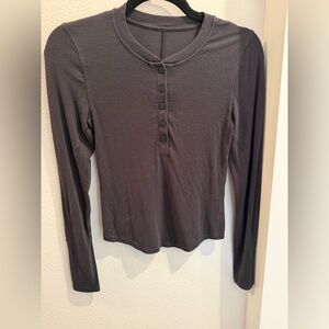 Lululemon black hold tight henley sz 4